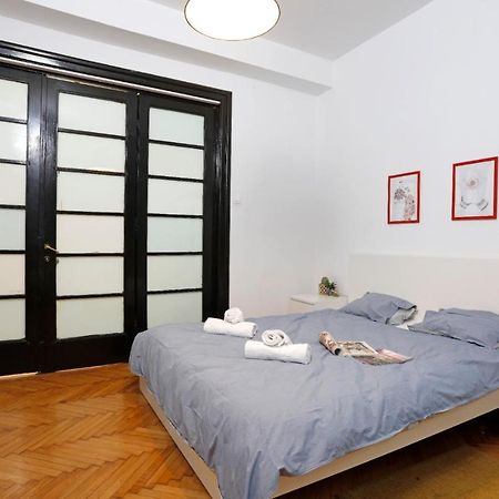 Lovely Apartment With 2 Bedrooms ブカレスト エクステリア 写真