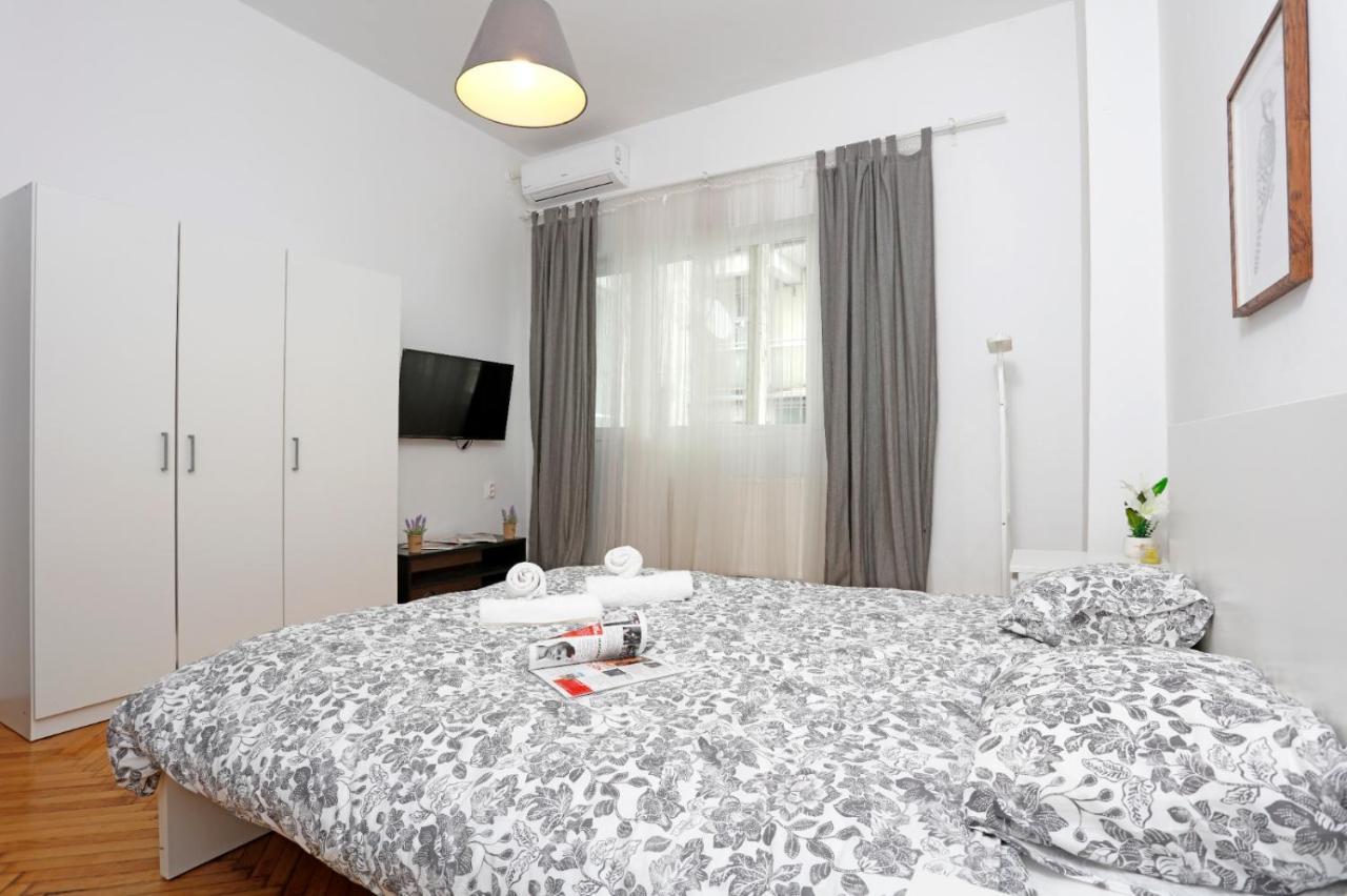 Lovely Apartment With 2 Bedrooms ブカレスト エクステリア 写真
