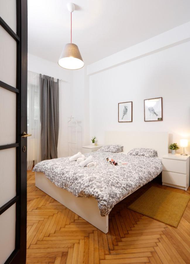 Lovely Apartment With 2 Bedrooms ブカレスト エクステリア 写真